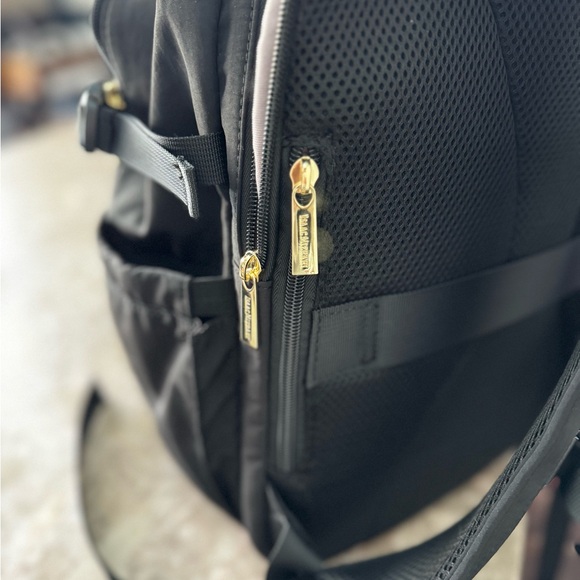 ❌***SOLD*** ❌WILLING TO TRADE Isaac Mizrahi backpack - Picture 11 of 11